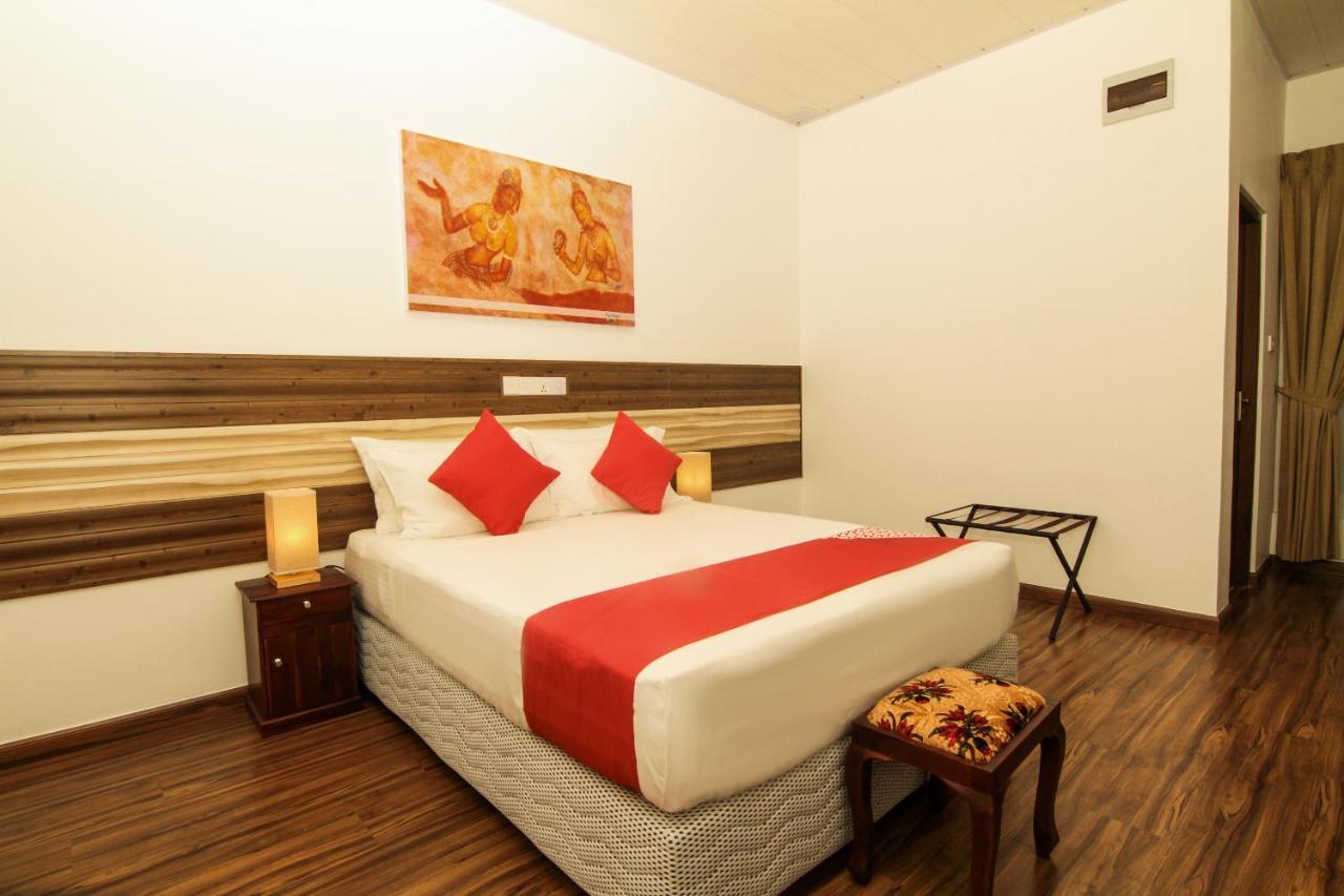 Clove Transit Hotel Kotugoda Exterior foto